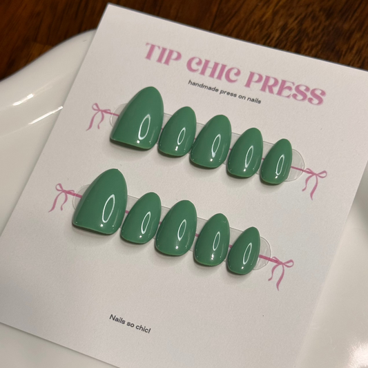 Classic Solid Nail set in Round Style